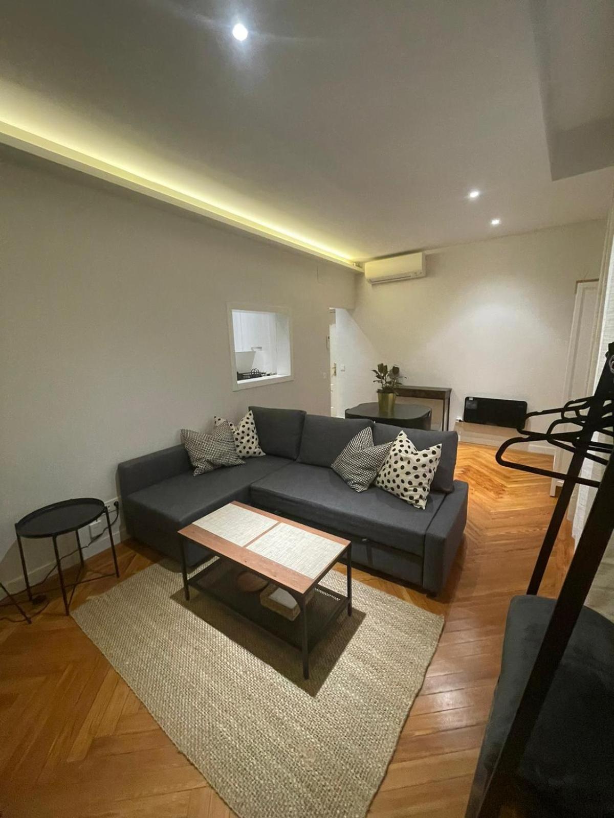 Apartment In Monumental Square Madrid Center מראה חיצוני תמונה